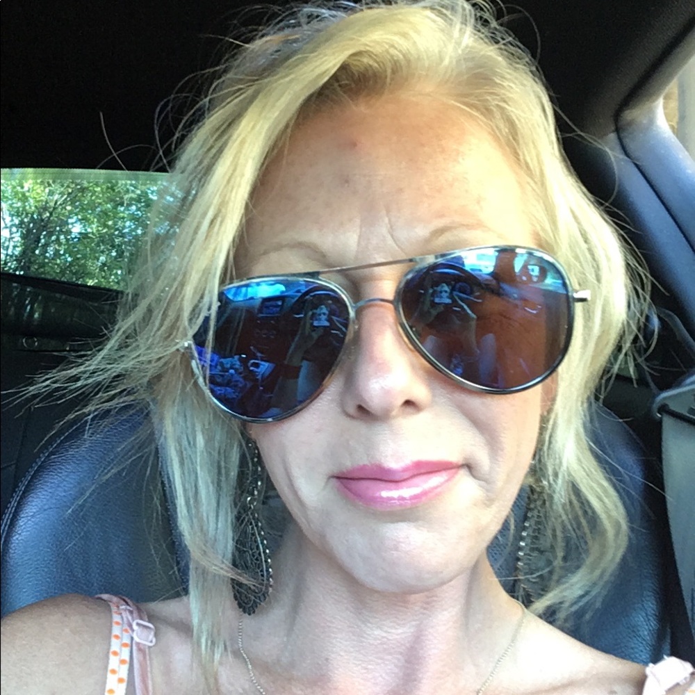 Meet your Posher, Christie